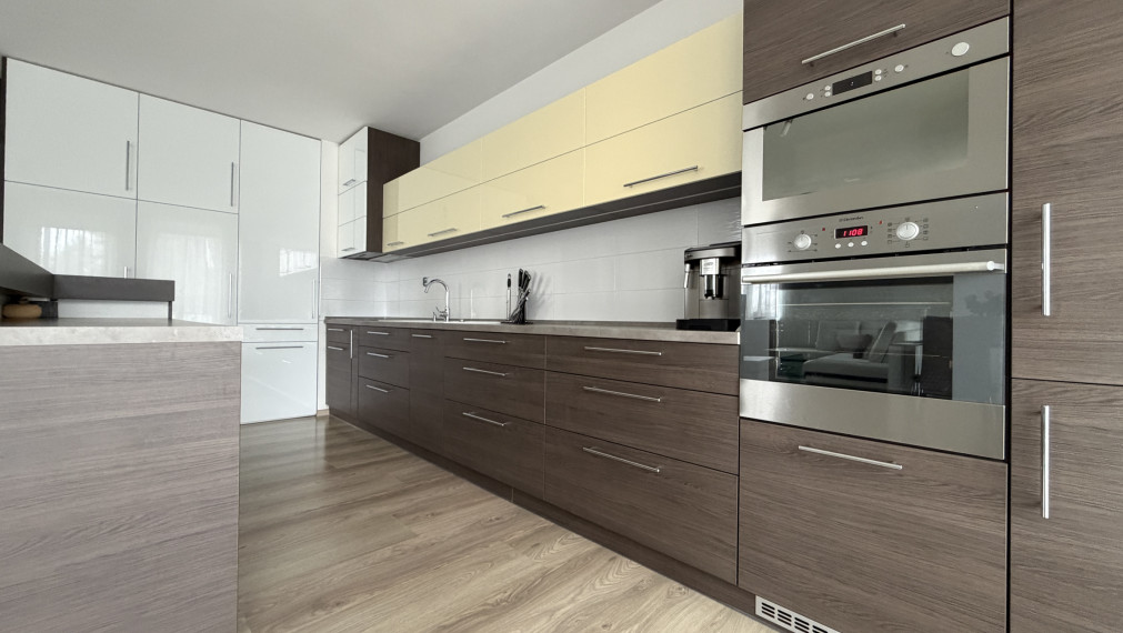 Priestranný 3-izbový byt so slnečnou terasou