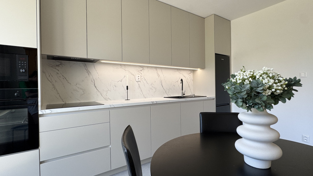 Novozrekonštruovaný, priestranný byt so šatníkom - Hájik