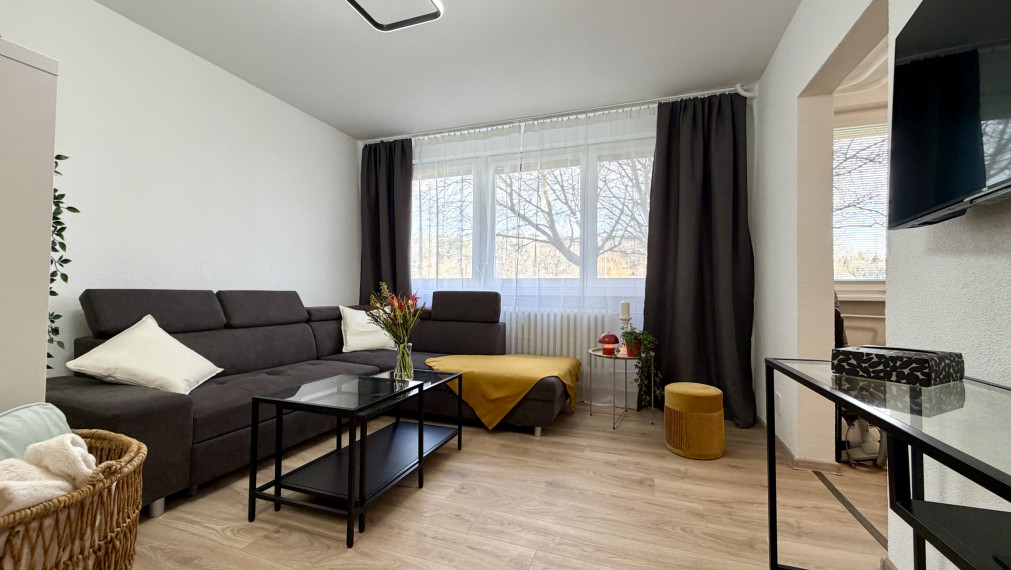 Veľký 1i s výhľadom na Váh-oddelená obývacia a spiaca časť