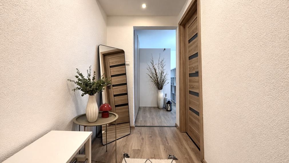 Veľký 1i s výhľadom na Váh-oddelená obývacia a spiaca časť