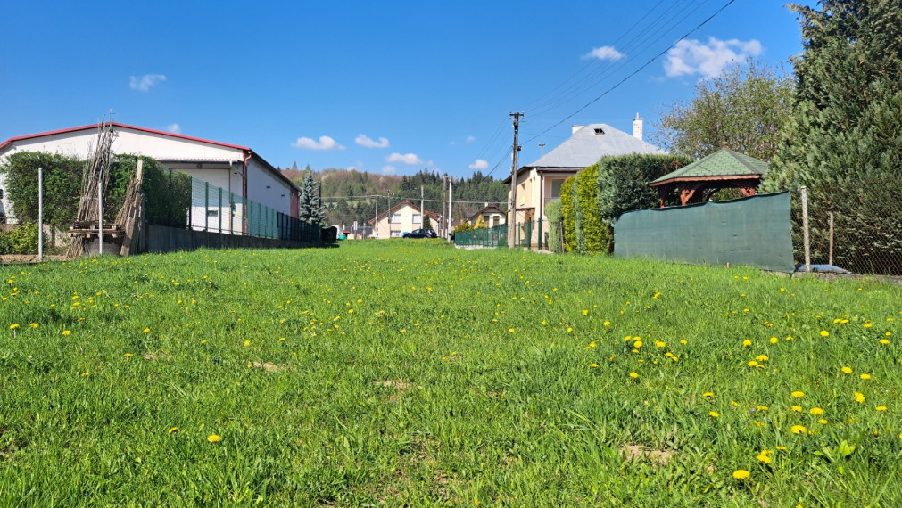 Slnečný pozemok s potenciálom - Lietavská Lúčka