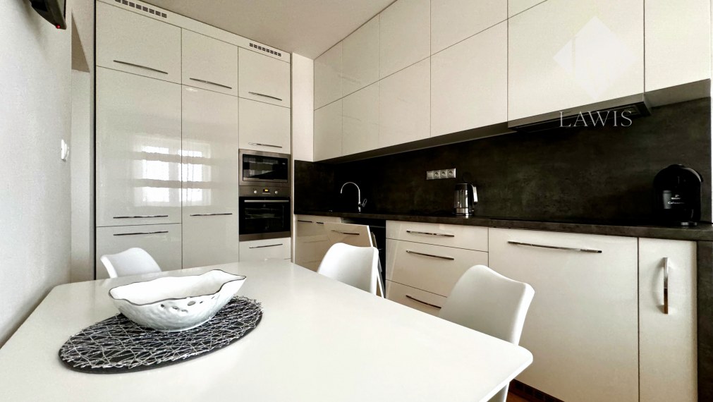 REZERVOVANÉ - Moderný staromestský 2-izbový byt v centre mesta