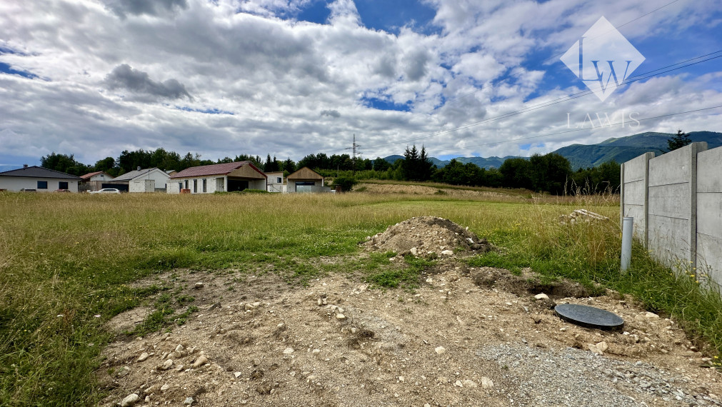 Slnečný stavebný pozemok s projektom RD