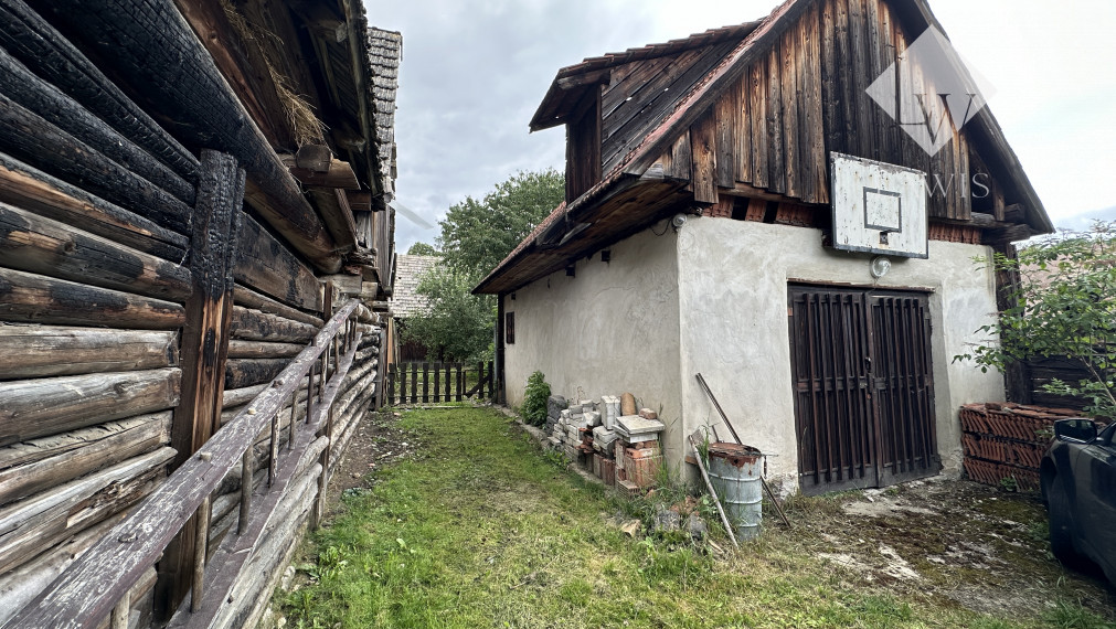 Rodinný dom s veľkým pozemkom v srdci Liptova