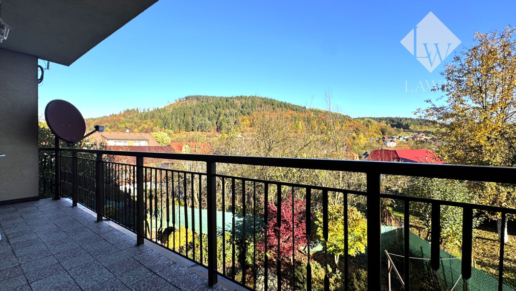 Priestranný rodinný dom s veľkým pozemkom a garážou