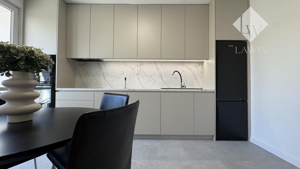 Novozrekonštruovaný, priestranný byt so šatníkom - Hájik