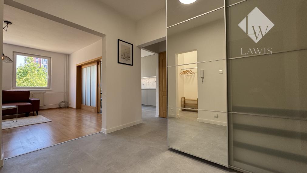 Novozrekonštruovaný, priestranný byt so šatníkom - Hájik