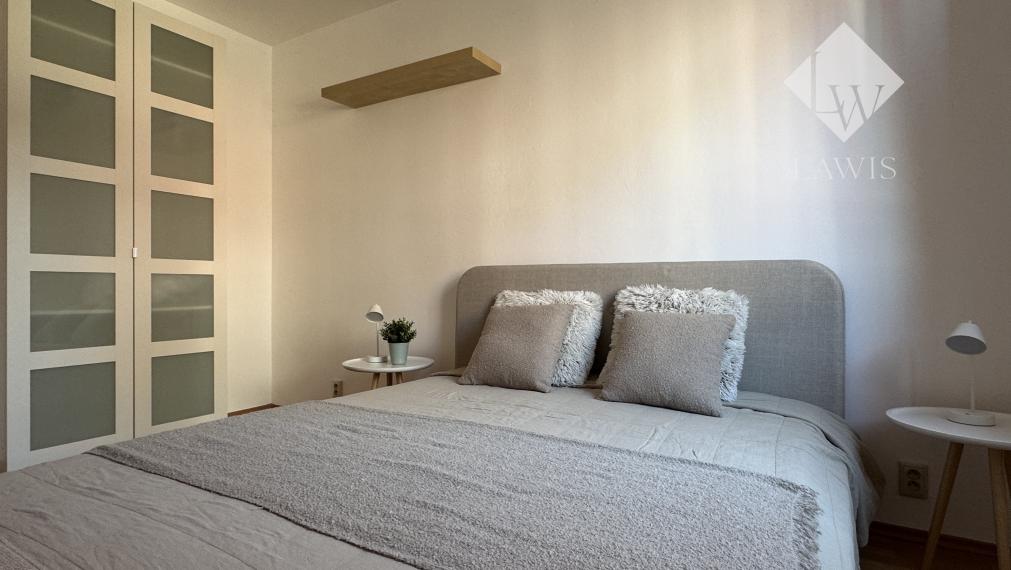 Novozrekonštruovaný, priestranný byt so šatníkom - Hájik