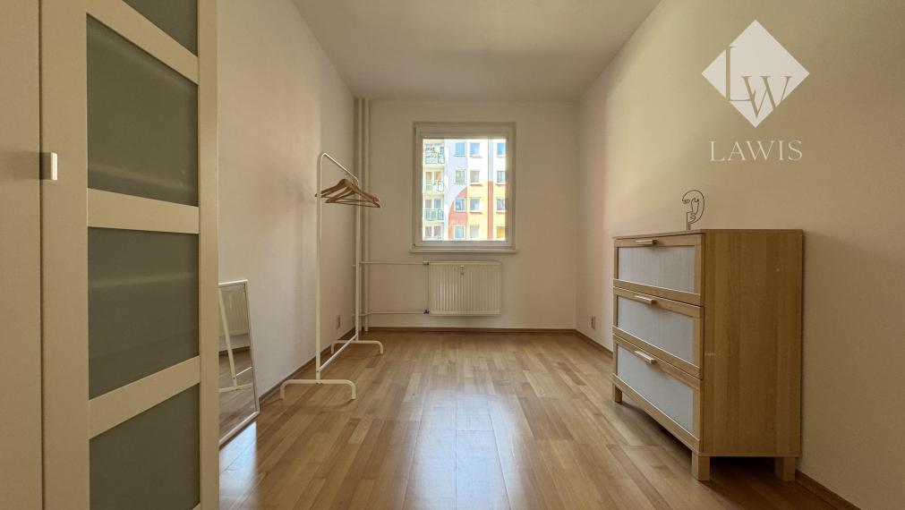 Novozrekonštruovaný, priestranný byt so šatníkom - Hájik