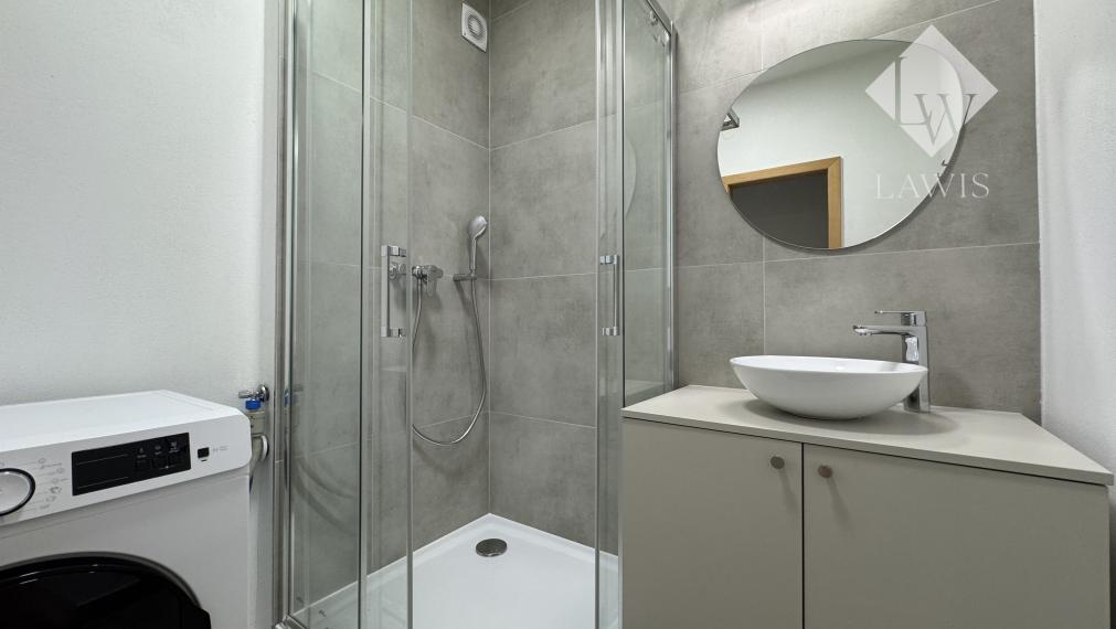 Novozrekonštruovaný, priestranný byt so šatníkom - Hájik