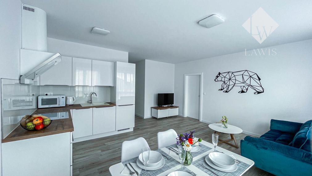 Kompletne zariadený 3-i byt s balkónom a parkovaním, URSUS