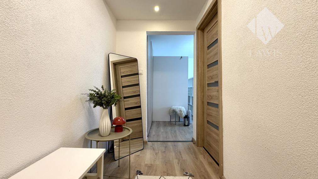 Zrekonštruovaný 1-izbový byt s výhľadom na Váh