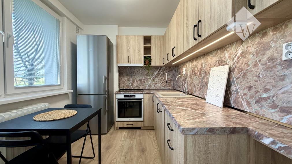 Zrekonštruovaný 1-izbový byt s výhľadom na Váh