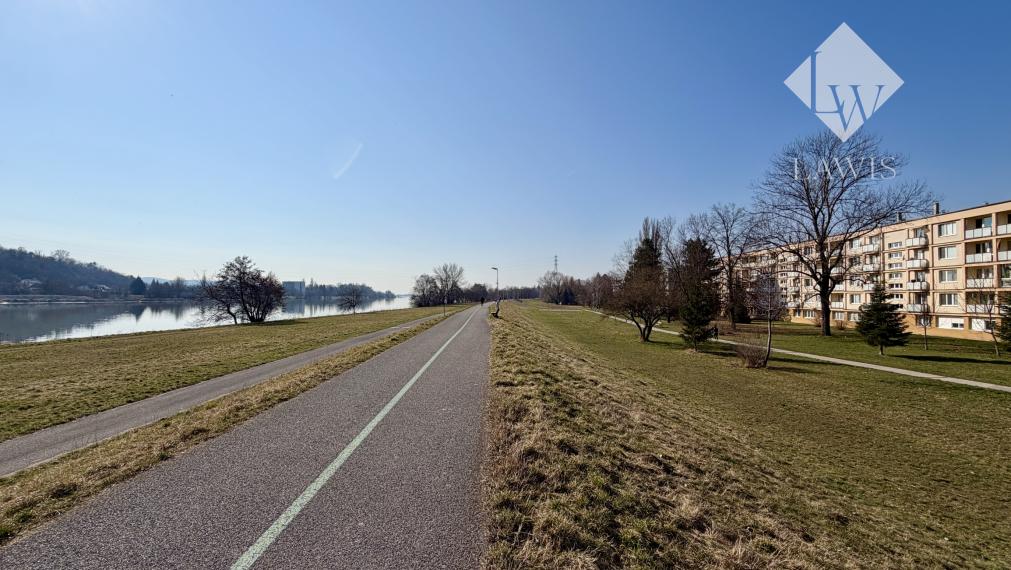 Zrekonštruovaný 1-izbový byt s výhľadom na Váh