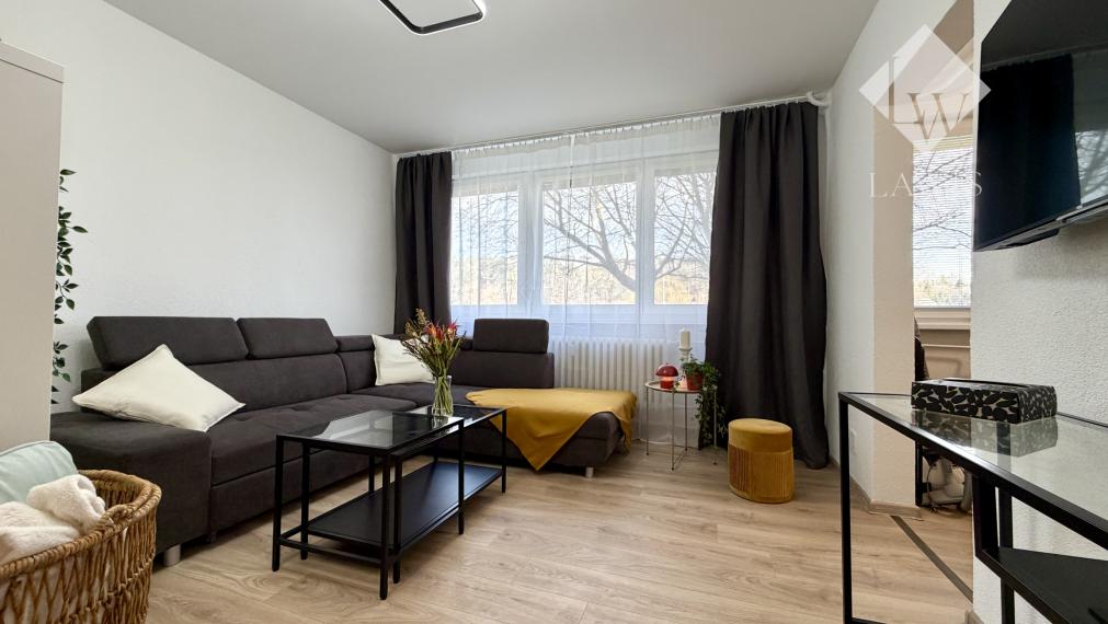 Veľký 1i s výhľadom na Váh-oddelená obývacia a spiaca časť