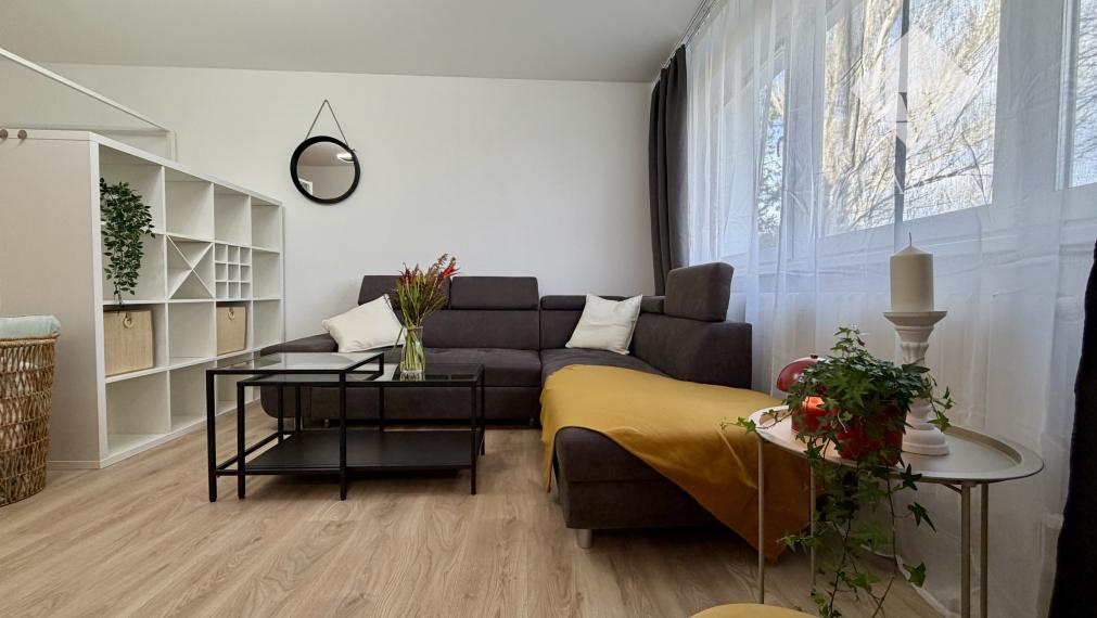 Veľký 1i s výhľadom na Váh-oddelená obývacia a spiaca časť