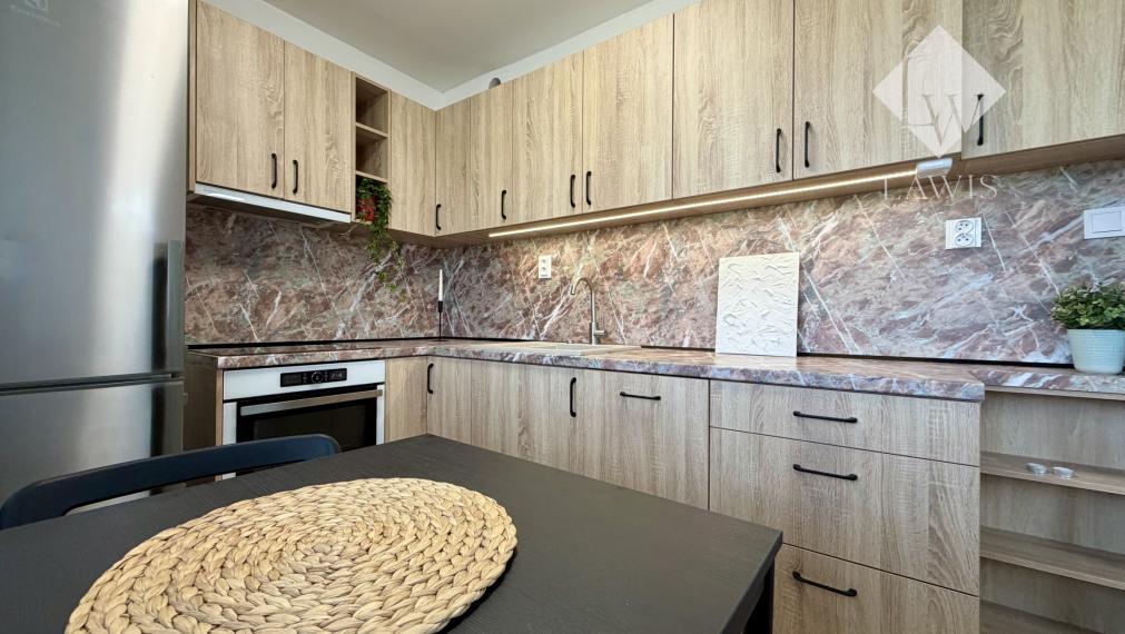 Veľký 1i s výhľadom na Váh-oddelená obývacia a spiaca časť