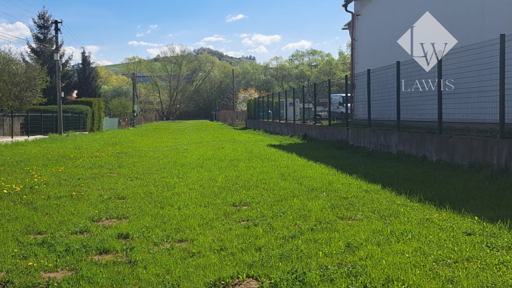 Slnečný pozemok s potenciálom - Lietavská Lúčka