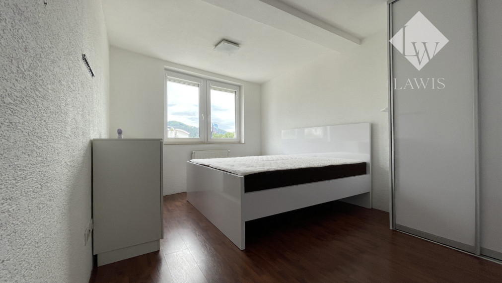 moderný 2i so súkromným parkovacím miestom a balkónom