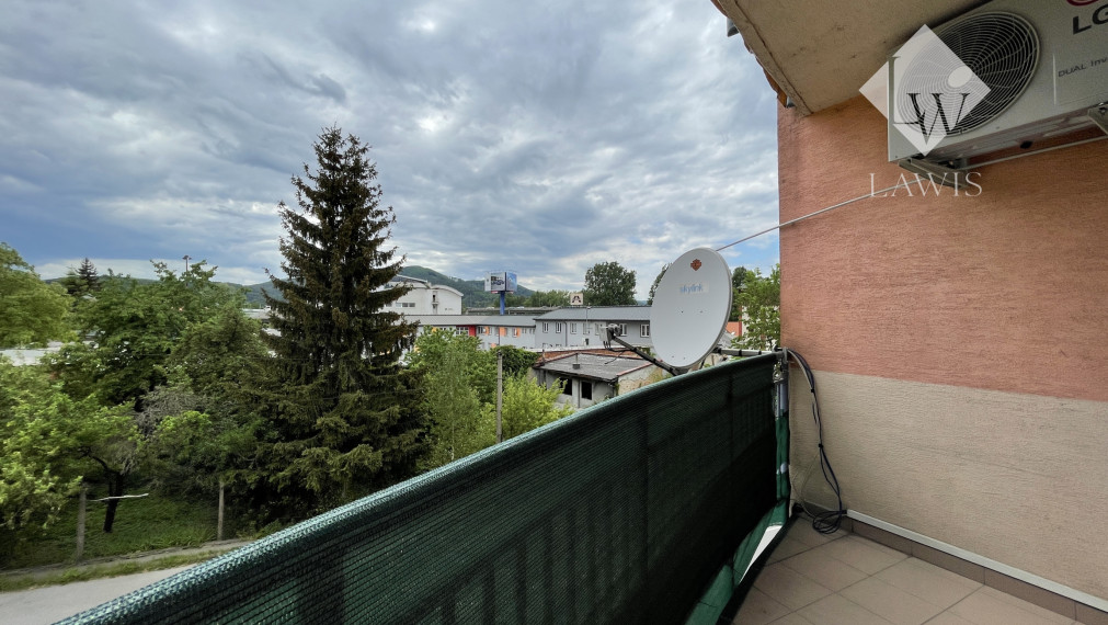 moderný 2i so súkromným parkovacím miestom a balkónom
