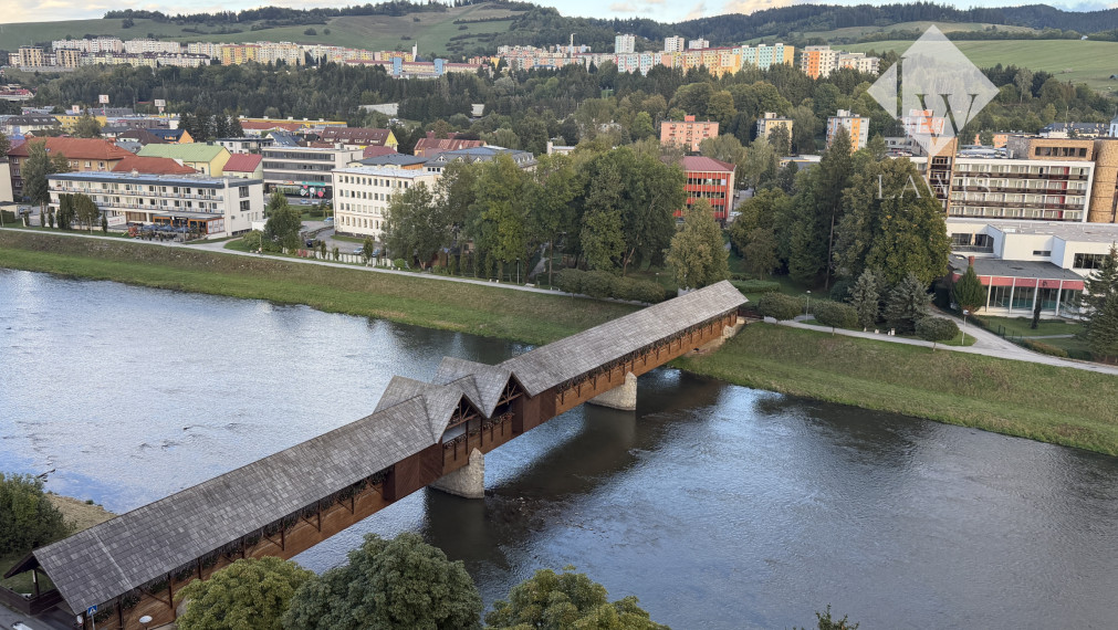 Moderný 3KK s balkónom a ikonickým výhľadom na rieku Orava