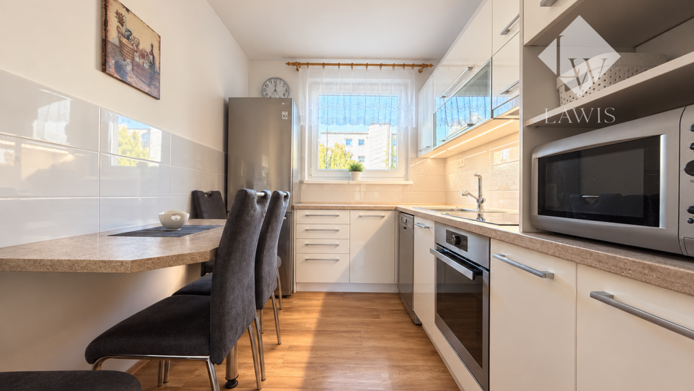 Moderne zariadený 3-izbový byt | Šatník | Presklená lodžia