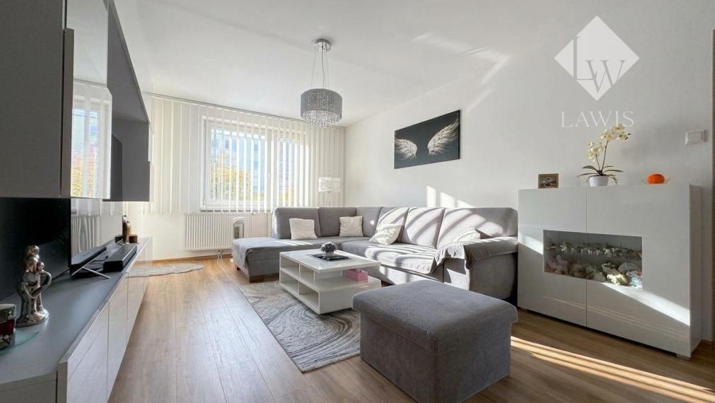 Moderne zariadený 3-izbový byt | Šatník | Presklená lodžia