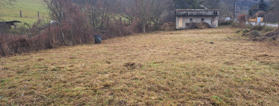 Pozemok 732 m2, voda, elektrika na pozemku