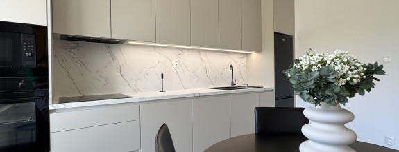 Novozrekonštruovaný, priestranný byt so šatníkom - Hájik