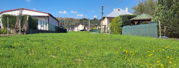 Slnečný pozemok s potenciálom - Lietavská Lúčka