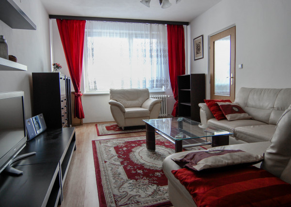 REZERVOVANÉ   Priestranný 3-izbový byt - Hliny