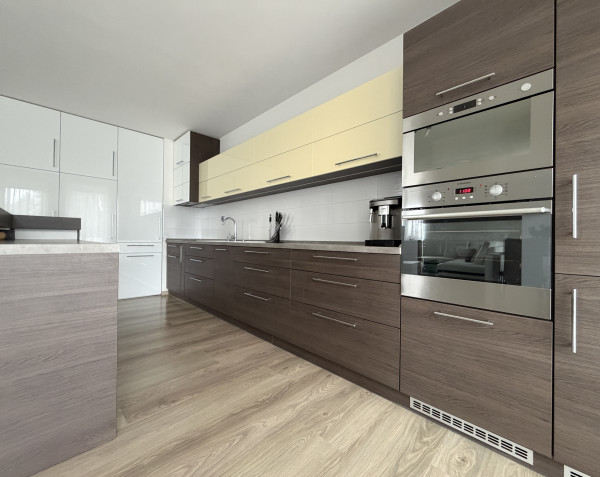 Priestranný 3-izbový byt so slnečnou terasou