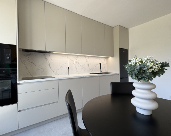 Novozrekonštruovaný, priestranný byt so šatníkom - Hájik