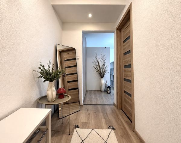 Veľký 1i s výhľadom na Váh-oddelená obývacia a spiaca časť