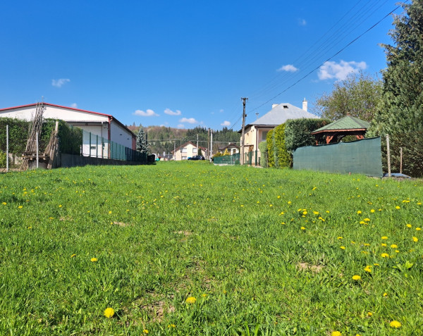 Slnečný pozemok s potenciálom - Lietavská Lúčka